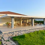 Makronisos Village Aparthotel 4*