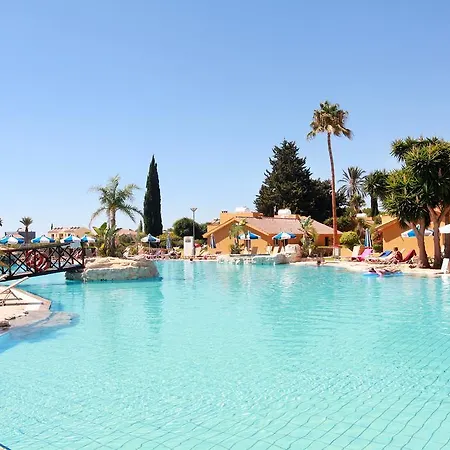 Apartahotel Makronisos Village 3*