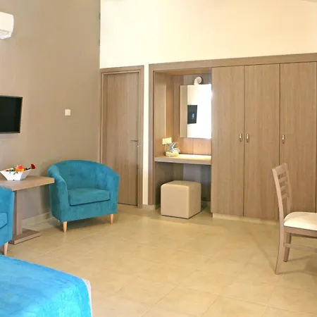 Makronisos Village Apartahotel 3*