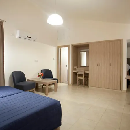 Apartahotel Makronisos Village 3*