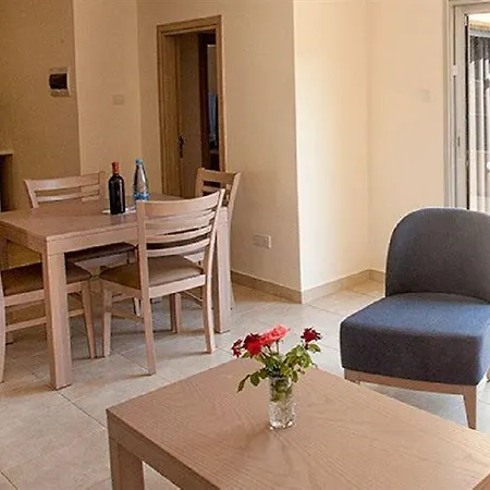 Apartahotel Makronisos Village 3*