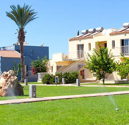 Apartahotel Makronisos Village 3*