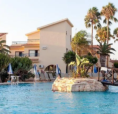Apartahotel Makronisos Village 3*
