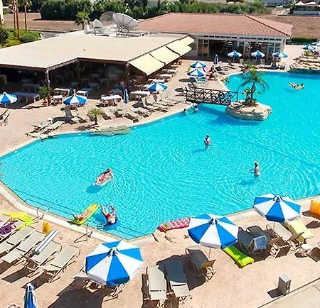 Apartahotel Makronisos Village 3*