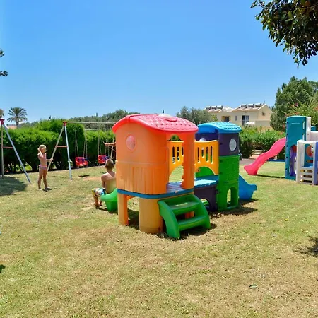 Makronisos Village Apartahotel