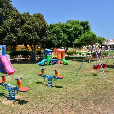 Makronisos Village Apartahotel
