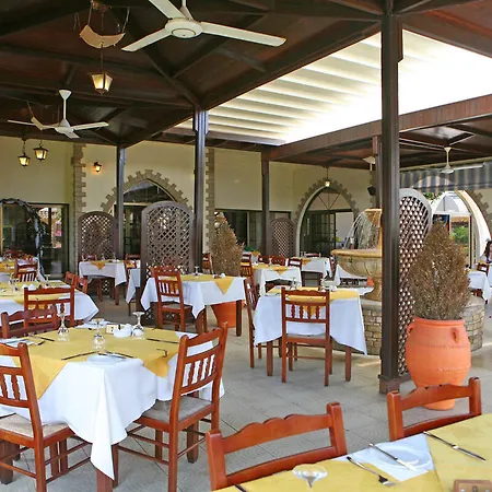 Makronisos Village Apartahotel
