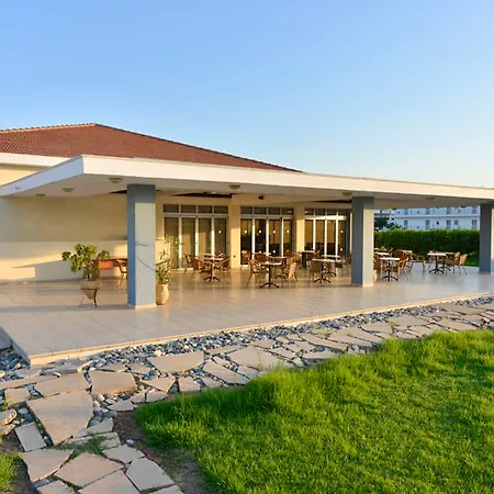 Makronisos Village Apartmanhotel 4*