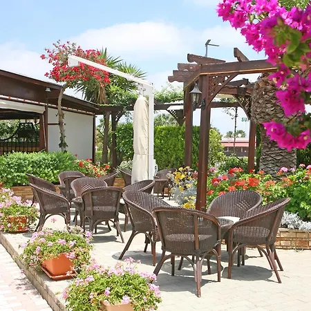 Apartahotel Makronisos Village 3*