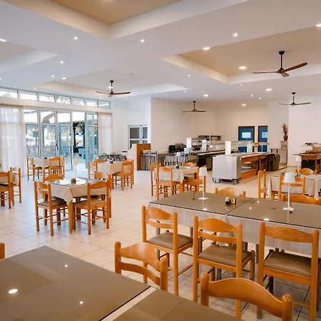 Makronisos Village Lägenhetshotell Ayia Napa