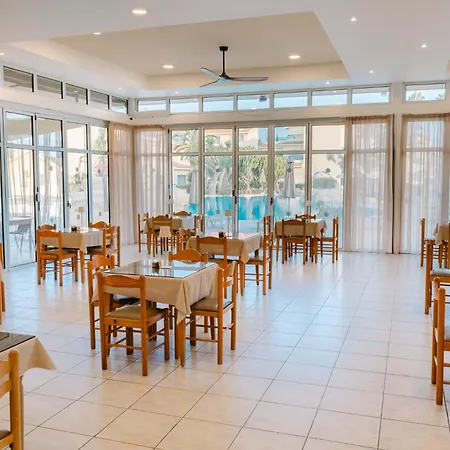 Makronisos Village Lägenhetshotell Ayia Napa