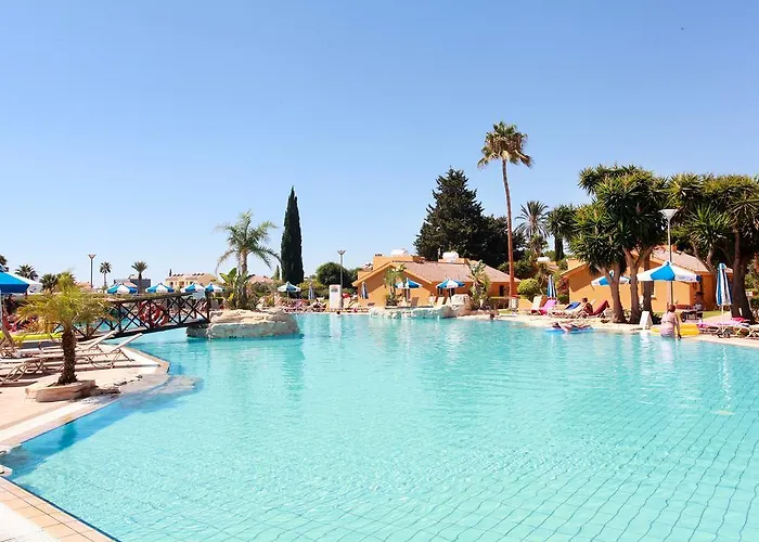 Lägenhetshotell Makronisos Village 4*