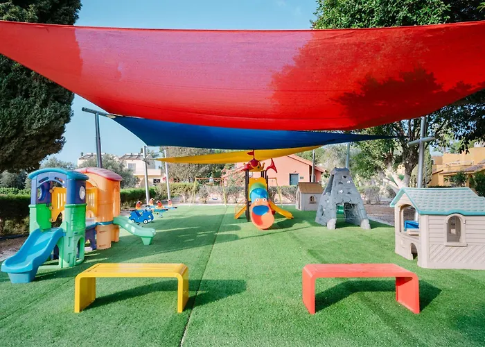 Makronisos Village Lägenhetshotell