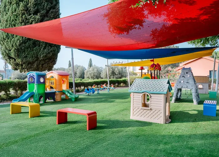 Makronisos Village Lägenhetshotell 4*