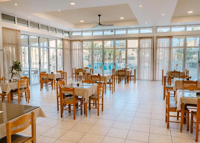 Makronisos Village Lägenhetshotell Ayia Napa