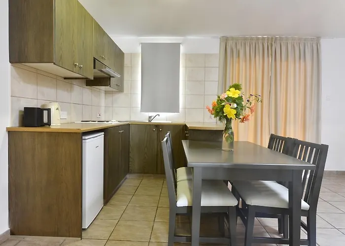 Makronisos Village Lägenhetshotell Ayia Napa