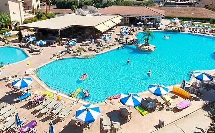 Lägenhetshotell Makronisos Village 4*