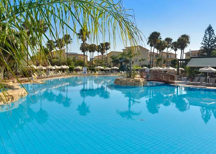 Makronisos Village 4*