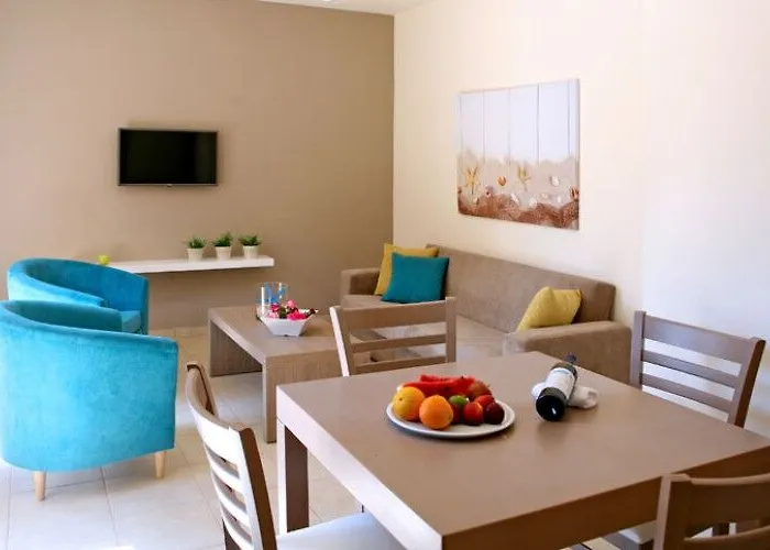 Makronisos Village Lägenhetshotell 4*