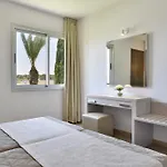 Makronisos Village Apart-hotel