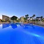 Aparthotel Makronisos Village 4*