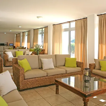 Makronisos Village Hotel de apartamente