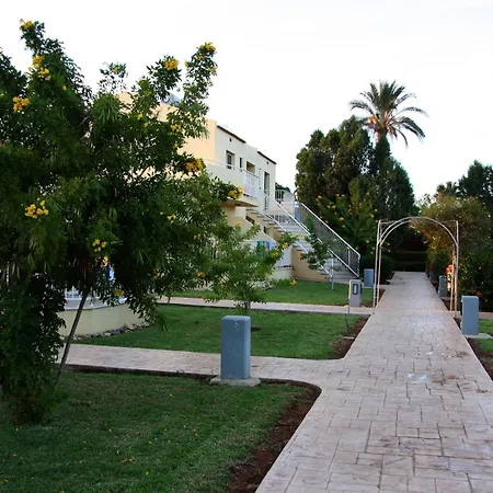 מלון דירות Makronisos Village איה נאפה