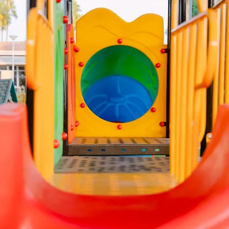 Makronisos Village מלון דירות 4*