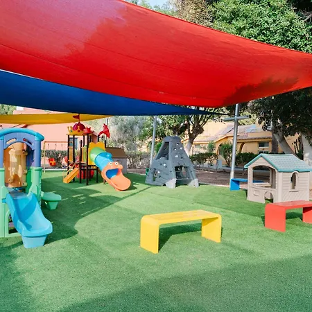 Makronisos Village מלון דירות 4*