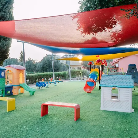 Makronisos Holiday Village Ajía Nápa