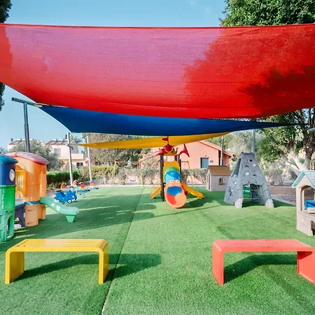 Makronisos Holiday Village Aparthotel