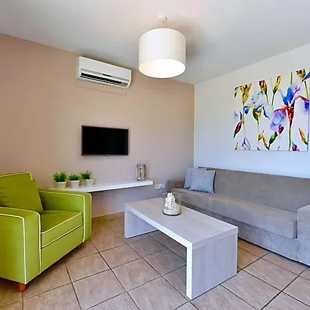 Hotel de apartamente Makronisos Village 4*