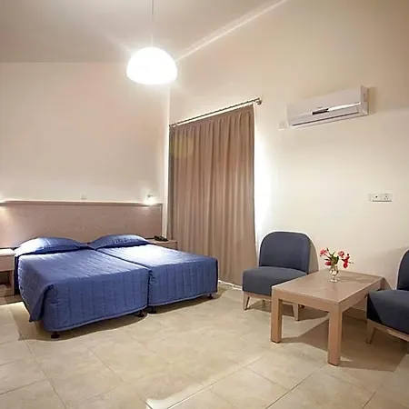 Hotel de apartamente Makronisos Village 4*