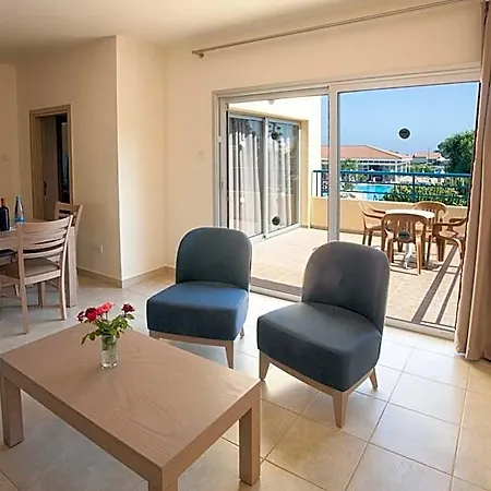 Aparthotel Makronisos Village 4*