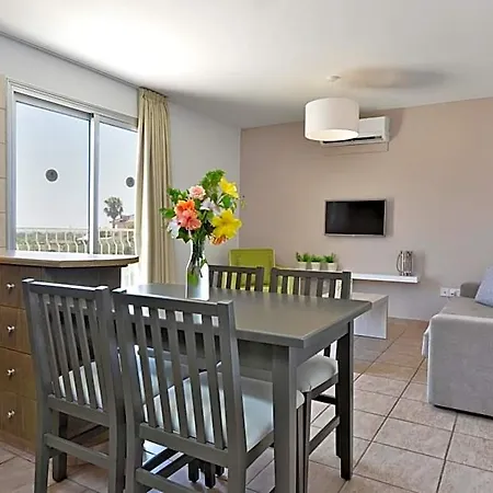 Aparthotel Makronisos Village