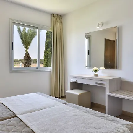 Makronisos Holiday Village 4*