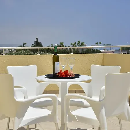 Makronisos Holiday Village Apartmanhotel Ajía Nápa