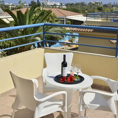 Makronisos Village איה נאפה