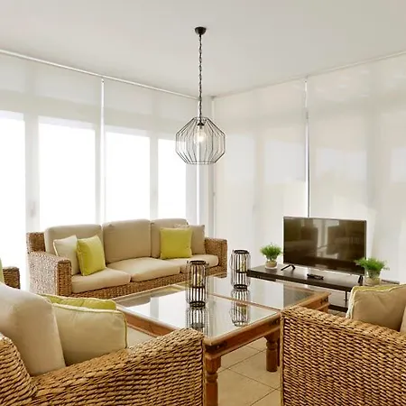 Makronisos Village איה נאפה