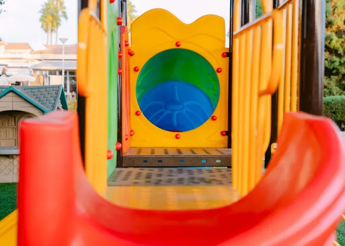 Makronisos Village Lägenhetshotell 4*