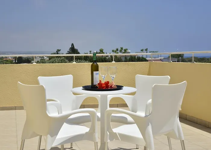 Makronisos Village Lägenhetshotell Ayia Napa