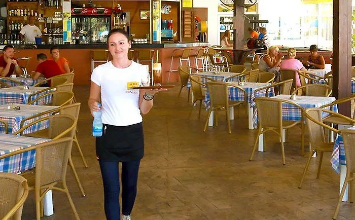 Lägenhetshotell Makronisos Village 4*