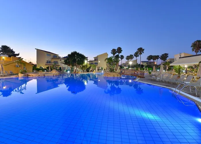 Lägenhetshotell Makronisos Village 4*