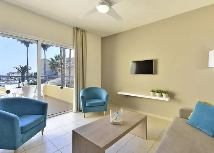 Makronisos Village Lägenhetshotell