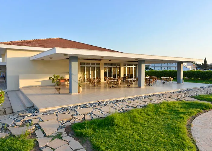 Makronisos Village Lägenhetshotell 4*